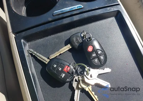 2011 Toyota Sienna Le V6 z USA, uszkodzony, nr VIN 5TDKK3DC7BS105983